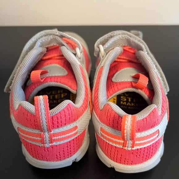 Perfect condition Kids Keens! - Picture 3 of 5